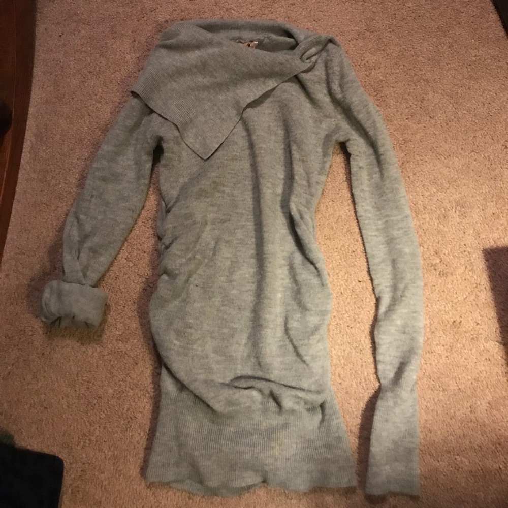 Sweater with asymmetric neck